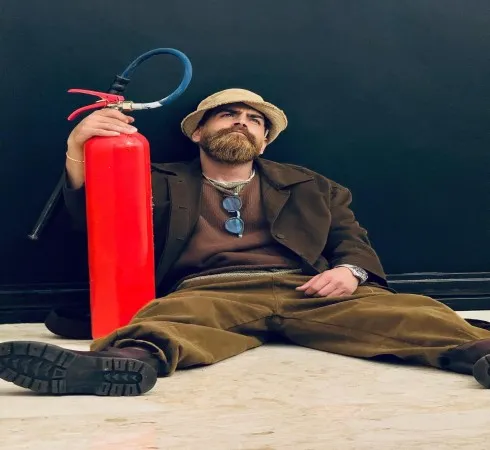 دانلود آهنگ بی خبر رفتی غصه اینجا موند ریمیکس و اصلی معین زد دانلود آهنگ بی خبر رفتی غصه اینجا موند ریمیکس و اصلی معین زد