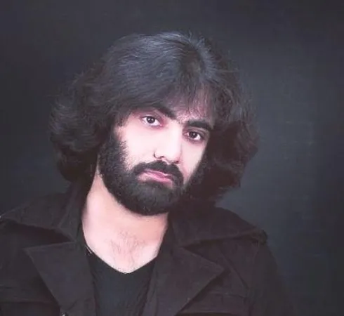 دانلود آهنگ شبای حنایی ببنده که خون دل از رنگ چشمام نخنده ریمیکس رپی شایع و سورنا رضا نیک فرجام