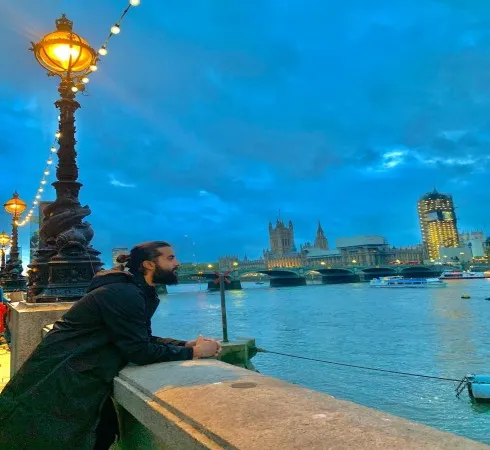 دانلود آهنگ تو قلبم دارمت من تا همیشه ریمیکس و اصلی هوروش بند