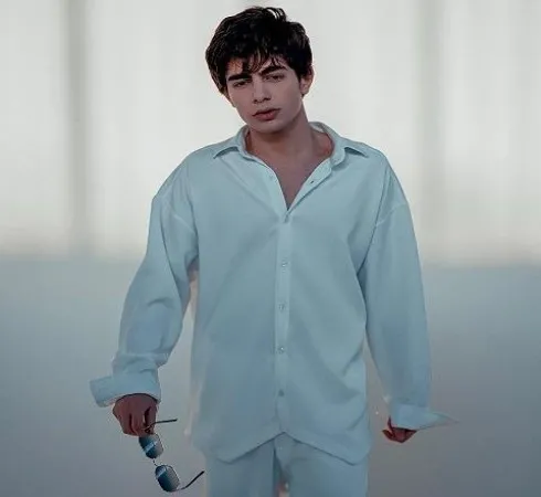 دانلود آهنگ میخوام که یه روزی بدون قرار بیام و دوتایی بکنیم فرار ریمیکس و اصلی mp3 علیها