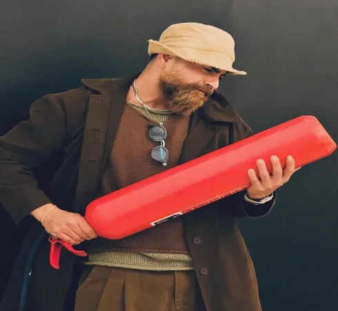 دانلود آهنگ آخ که چقدر ارزونی نمونده واسم جونی ریمیکس و اصلی معین زد