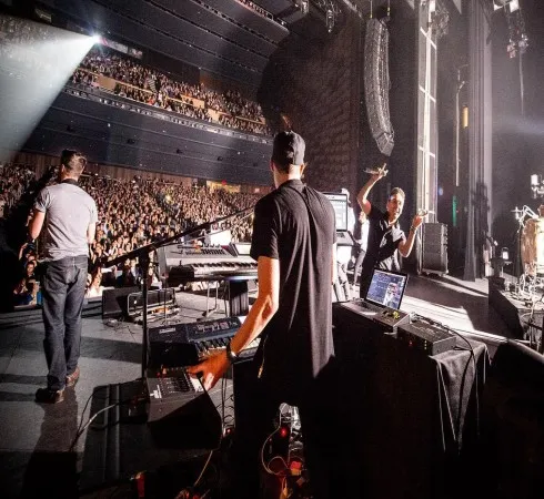 دانلود آهنگ خمار چشمای تو که بازنده ان برندهاش ریمیکس + ورژن گیتار شادمهر عقیلی و محسن یگانه دانلود آهنگ خمار چشمای تو که بازنده ان برندهاش ریمیکس + ورژن گیتار شادمهر عقیلی و محسن یگانه