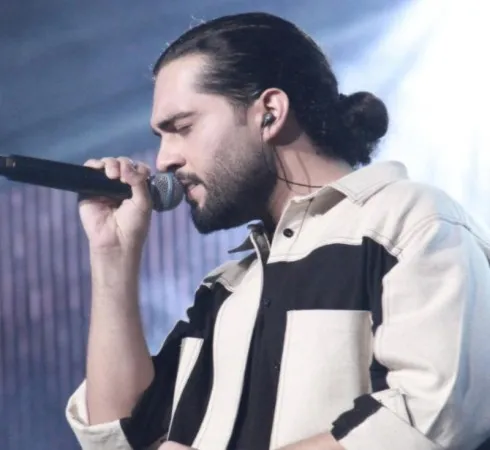 دانلود آهنگ فقط میرم فقط فاصله میگیرم ازت ریمیکس و اصلی حامیم