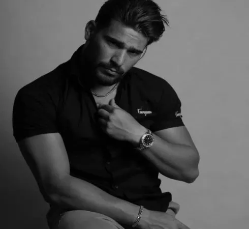 دانلود آهنگ به هرکی که تو باش حرف زدی من بدجوری حسودی کردما ریمیکس با هیچکس و شایع میرجلال نعمت اف