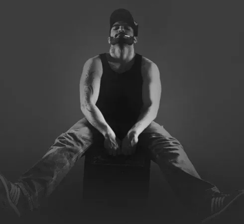 دانلود آهنگ حرص نخور حاجی دو روزه دنیا ریمیکس و اصلی حصین و اپیکور