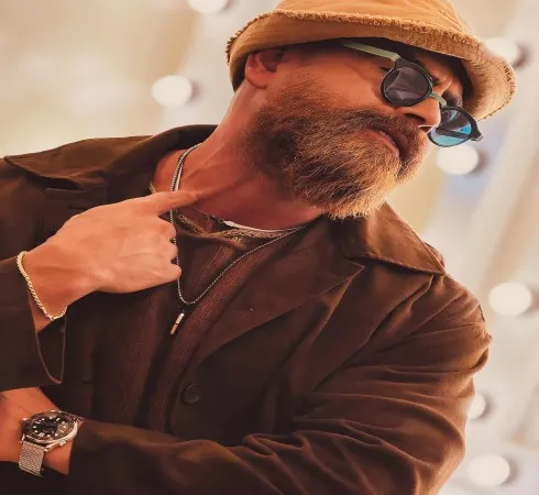 دانلود آهنگ نهنگی دید مرگش را ولی دل را به ساحل زد ریمیکس و اصلی معین زد