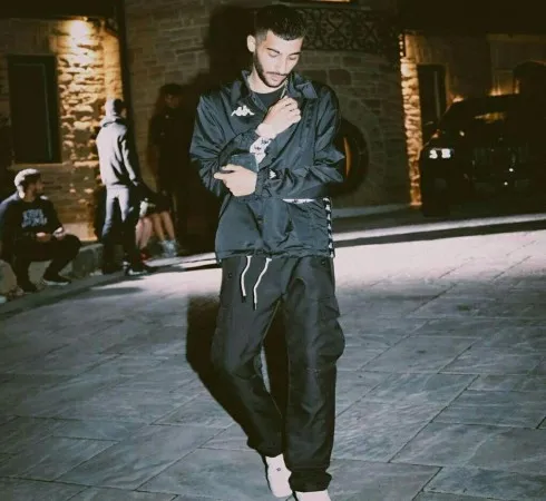 دانلود آهنگ غریبه آیسم ، آرون دانلود آهنگ غریبه آیسم ، آرون