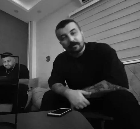 دانلود آهنگ من انتخابی سالن شیرودی ریمیکس بیس دار و اصلی گاد پوری