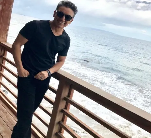 دانلود آهنگ جای کسی با هیچ کس پر کردنی نیست ریمیکس شادمهر عقیلی دانلود آهنگ جای کسی با هیچ کس پر کردنی نیست ریمیکس شادمهر عقیلی