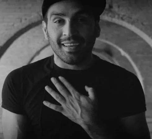دانلود آهنگ روزی صد دفعه مردم و زنده شدم تا عشقمو ثابت کنم ریمیکس رپی و اصلی احمد سولو دانلود آهنگ روزی صد دفعه مردم و زنده شدم تا عشقمو ثابت کنم ریمیکس رپی و اصلی احمد سولو