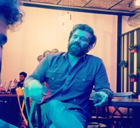 دانلود آهنگ با هر چی که تو دستاته هر کفشی که تو پاته ریمیکس اینستاگرامی و اصلی علی سورنا