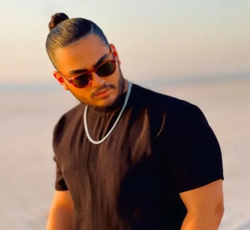 دانلود آهنگ فرق کردی با خودتو قبلت ریمیکس رپی و اصلی نیواد دانلود آهنگ فرق کردی با خودتو قبلت ریمیکس رپی و اصلی نیواد