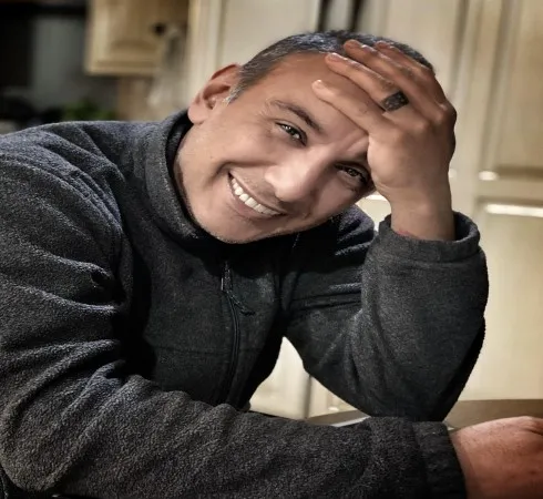 دانلود آهنگ فاصله نگیر ازم که بری دق میکنم شادمهر