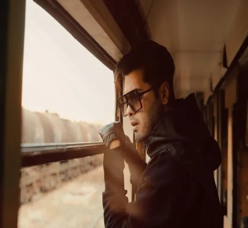 دانلود آهنگ با خاطره هایی که ساختی درگیرم ریمیکس هوش مصنوعی یوسف زمانی